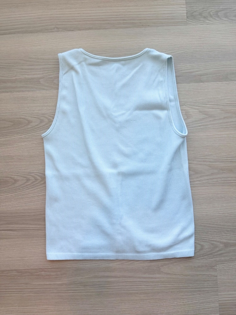 Bagatelle Collection V-Neck Ribbed Tank Top - Size Small / Medium - Picture 3 of 7